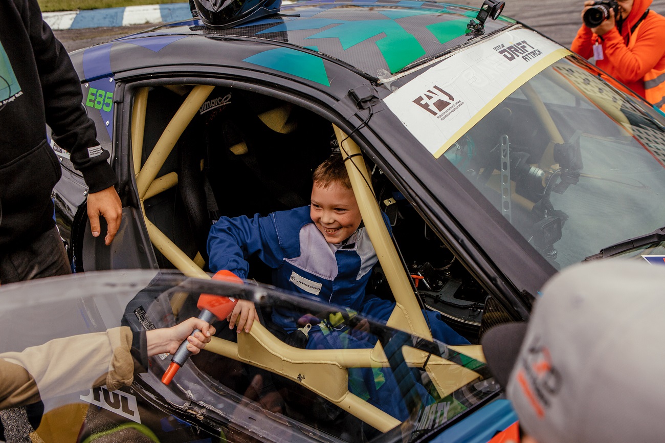 Звезда "плюсов" осуществила мечту мальчика, который поборол два страшных диагноза